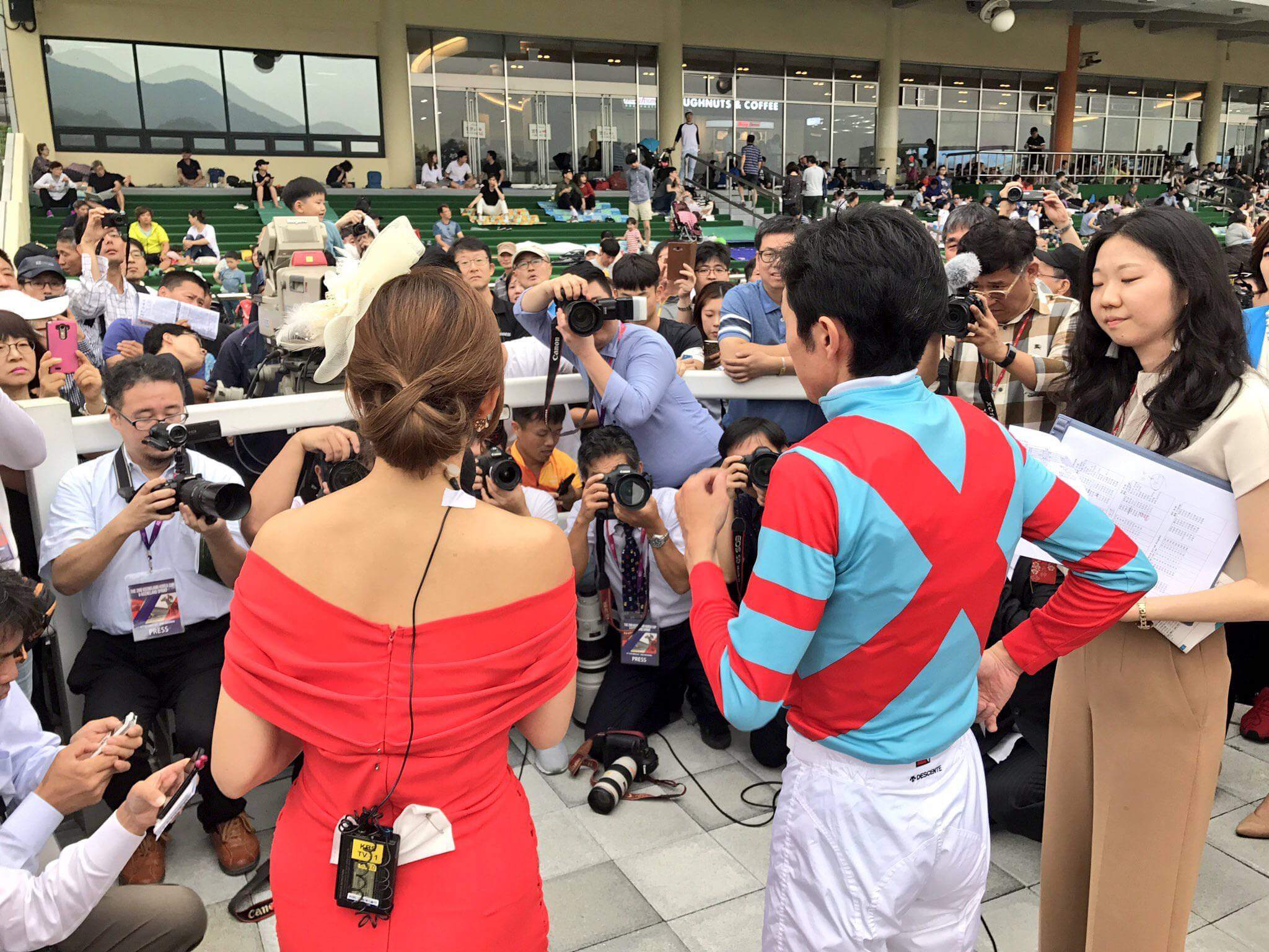 【競馬】韓国のインタビューお姉ちゃん可愛すぎワロタ