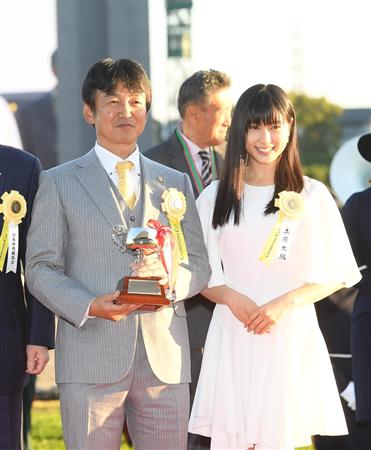 【競馬/チャンピオンズC】ムーアと土屋太鳳のツーショットが可愛い