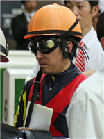 【競馬】検量室で福永が戸崎に蹴りwww