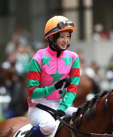 【競馬】元JRA女性騎手の板倉真由子の画像見たんだが度肝を抜かれた