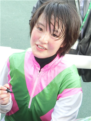 【競馬】菜七子にサイン貰おうと新潟のおっさん必死すぎ糞ワロタw
