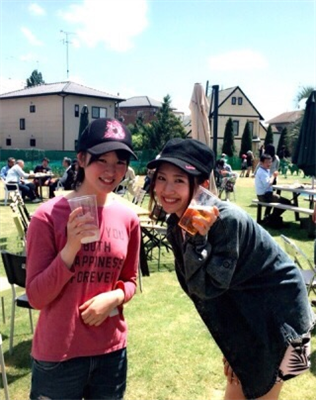 【競馬】藤田菜七子ちゃんが股間をまさぐる写真がエロ可愛すぎる件w