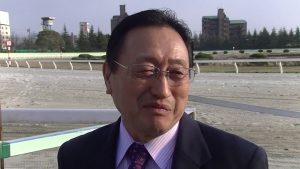 【競馬】ケイティブレイブの目野調教師、勝利調教師インタビューなのに怒りすぎと話題に