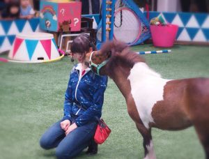 【競馬】ほっぺにキスされる菜七子wwwwそれを見つめる川田wwwwwwww 【競馬】ほっぺにキスされる菜七子wwwwそれを見つめる川田wwwwwwww