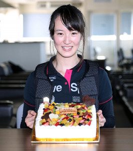 【競馬】菜七子２０歳！誕生日ケーキに「すごくうれしい」【画像】