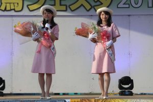 【競馬】今年度のミスシンザンに選ばれた浜田さん(写真左)、山本さん(写真右)