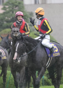 【競馬/菊花賞】菊花賞レース後に武豊とルメールが何やら揉めている