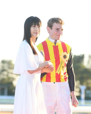 【競馬/チャンピオンズC】ムーアと土屋太鳳のツーショットが可愛い
