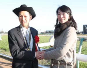 【競馬/フェブラリーS】ノンコノユメ馬主の長女・のどかさん(通称ノンコ) 「夢がかなって良かった」 【競馬/フェブラリーS】ノンコノユメ馬主の長女・のどかさん(通称ノンコ) 「夢がかなって良かった」