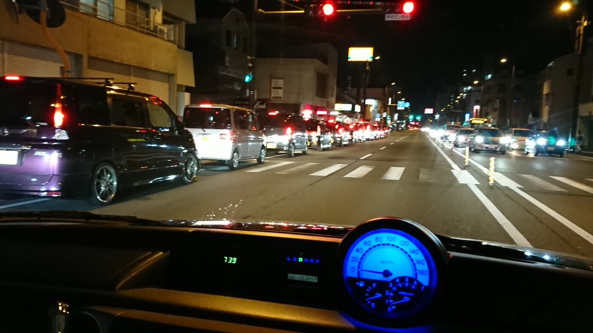 【競馬板】[画像] 吉野家の並1杯無料で大行列・大渋滞発生しててワロタ