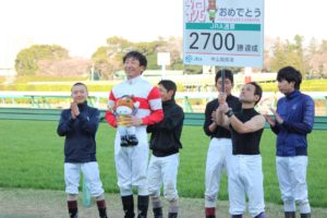 【競馬】横山典「メインレースはすみませんｗ」インタビュークソワロタwww