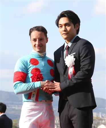 【競馬】[画像] 桜花賞プレゼンター柳楽優弥ｗｗｗｗｗ