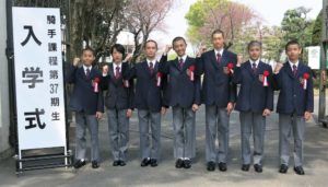 【競馬】[画像] 競馬学校騎手課程に入学した松本大輝君の身長がすでに高すぎる件