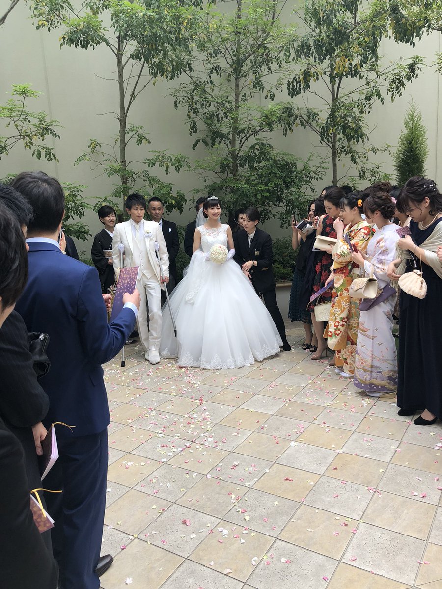 【競馬】[画像] 中井裕二、松葉杖で結婚式