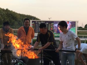 【競馬】[画像] 福永が豪快にカツオのたたきを作っててワロタｗｗｗｗｗｗｗｗｗｗ