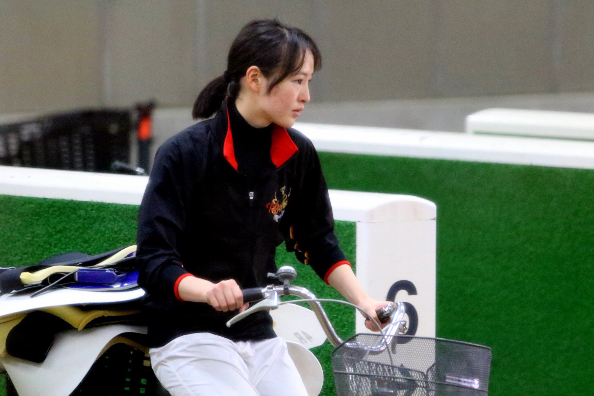 【競馬】[画像] 菜七子が自転車に乗ってた件