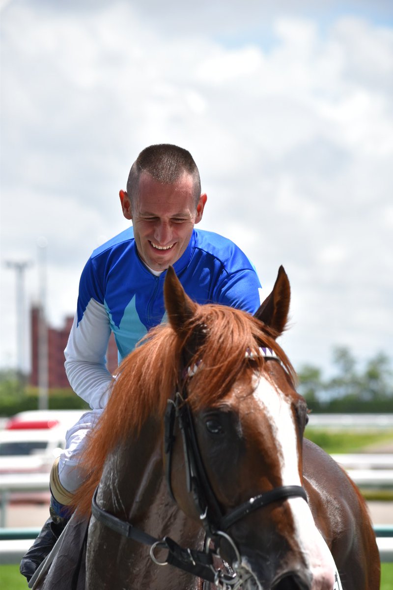 【競馬】[画像] デムーロの新しい髪型が頭頂部も刈り込みｗｗｗｗｗｗｗｗｗｗｗｗｗｗｗ