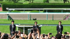 【競馬】宝塚記念に殺到、関ジャニファンの日傘使用に苦言　JRAへ批判も…メルボルンCの悲劇を忘れないためにも