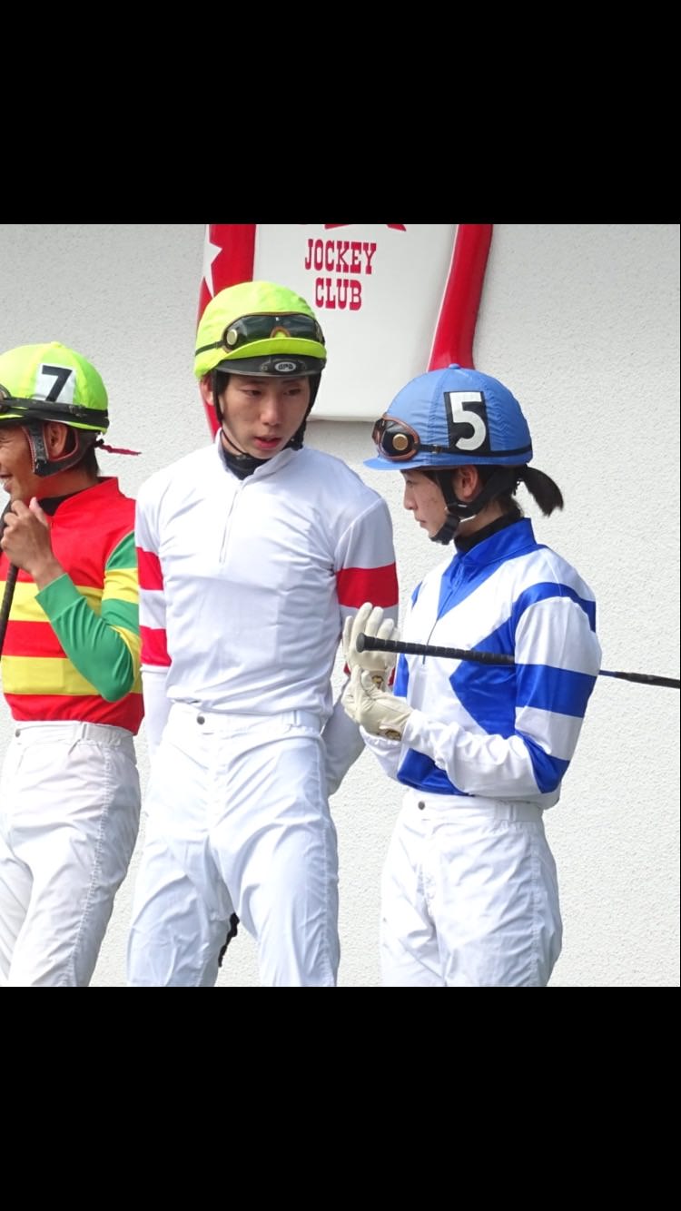 【競馬】[画像] 大井競馬場で菜七子に話しかけてるこのイケメン誰だよ