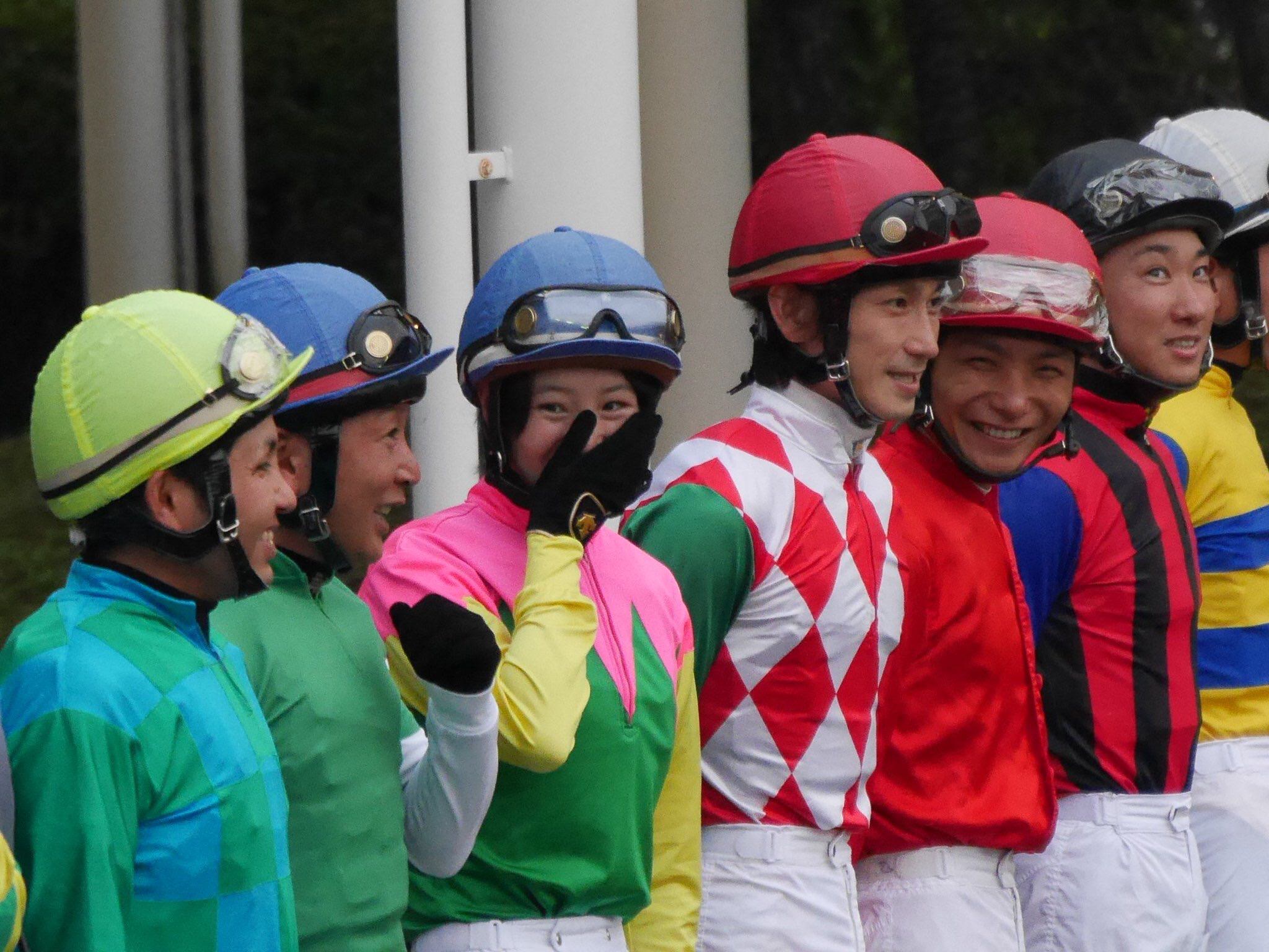 【競馬】[画像] 大井競馬場で菜七子に話しかけてるこのイケメン誰だよ