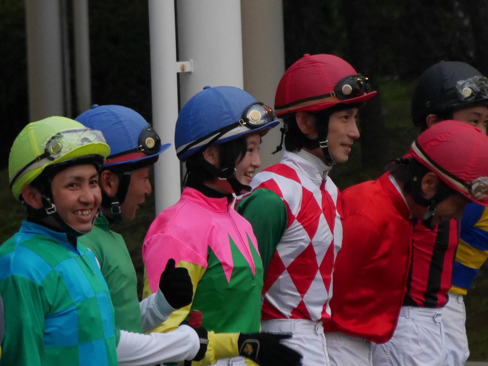 【競馬】[画像] 大井競馬場で菜七子に話しかけてるこのイケメン誰だよ