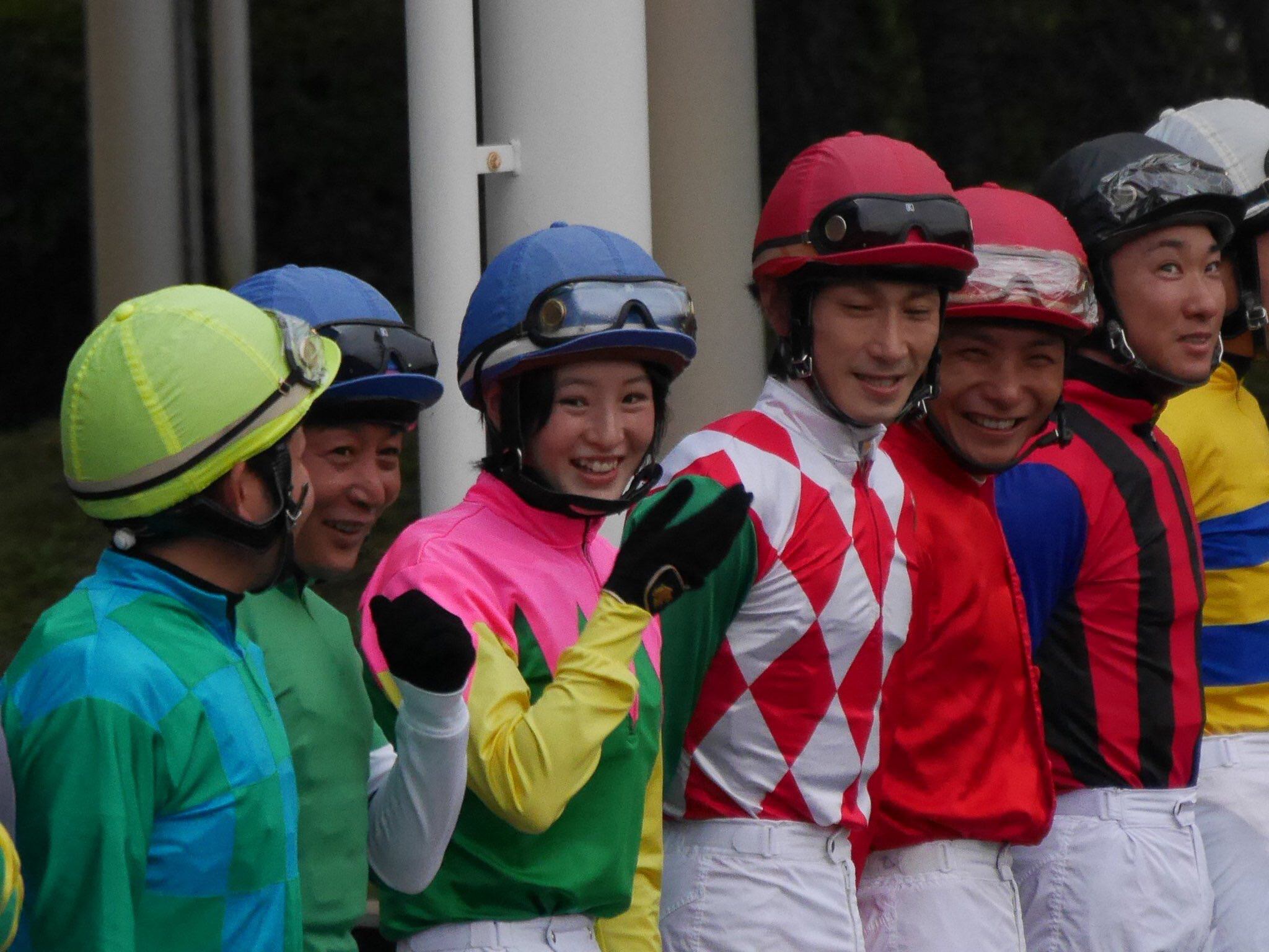 【競馬】[画像] 大井競馬場で菜七子に話しかけてるこのイケメン誰だよ