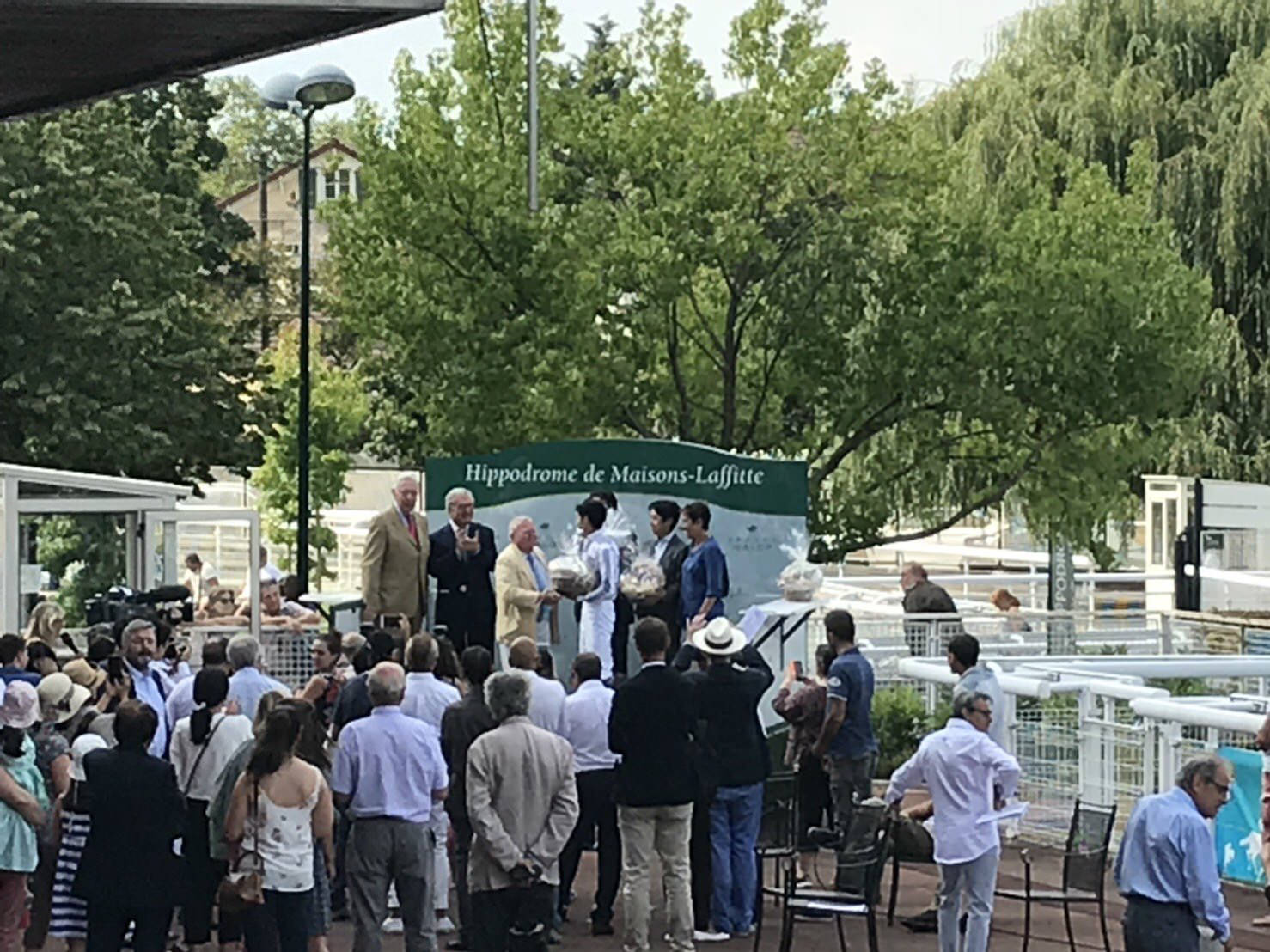 【競馬】[画像] フランス重賞制したジェニアルと武豊のカッコイイ写真見ようぜ