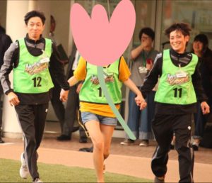 【競馬】[画像] 武豊騎手がまたまたスキャンダル！！美脚美女と濃厚な恋人繋ぎデートをスクープ！！！