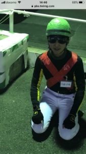 【競馬】[画像] ハロウィンの仮装で戸崎の正座のモノマネする人がいてワロタwww