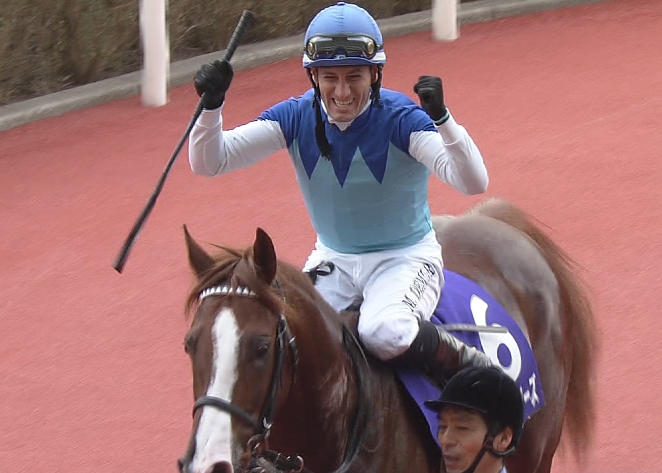 【競馬】デムーロの新築豪邸欠陥トラブル、屋上プールが水漏れ