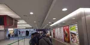 【競馬】[画像] キティのハンドタオル貰うためだけに今から競馬場行く奴wwwwwww