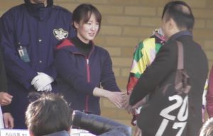【競馬】[画像] チャリティー握手会の菜七子ヲタ