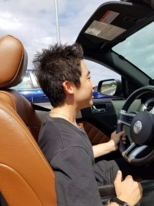 【競馬】松若くん、高級車を乗り回す
