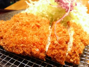 【食ネタ】とんかつの横にあるキャベツにソースかけるやつ何なの？
