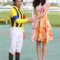 【競馬】中京記念のプレゼンター朝比奈彩さんと握手する福永
