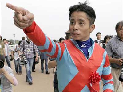 【競馬・クラスターC】岩田｢逃げてる馬を潰しに行く騎手はヘタクソ。ナナコが下手で助かったｗｗｗ｣