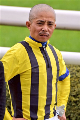 【競馬】[画像] ドゥラメンテにメガネをぶっ飛ばされる堀調教より面白い画像を貼ったやつが神