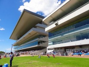 【競馬板】競馬場に一人でいる女・・ 【競馬板】競馬場に一人でいる女・・