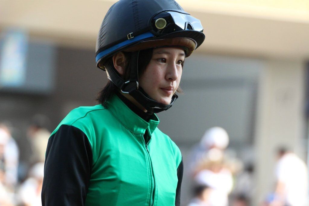 【競馬】初めて生で菜七子ちゃん見たんだがマジで可愛い過ぎて驚愕したわ