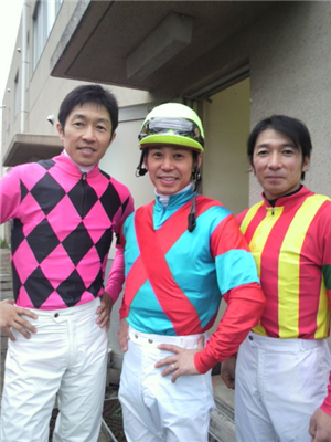 【競馬】[画像] ドゥラメンテにメガネをぶっ飛ばされる堀調教より面白い画像を貼ったやつが神