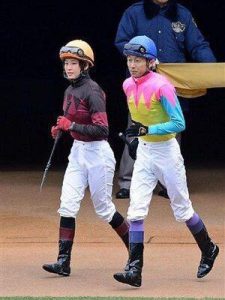 【競馬】レジェンド武豊と並走出来て心から嬉しそうな菜七子ちゃん